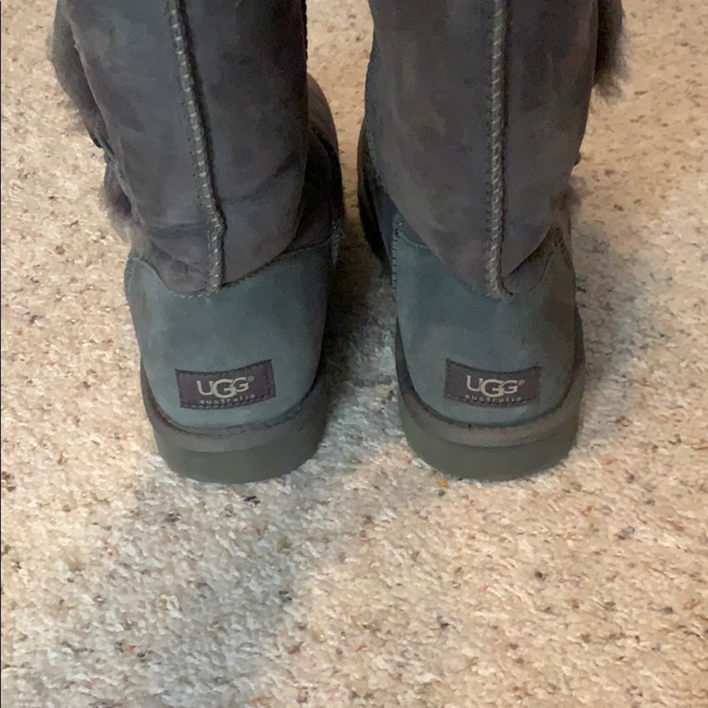 Bailey gray UGG boots - Picture 2 of 3